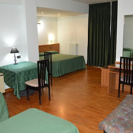 Canadian Hotel 3*