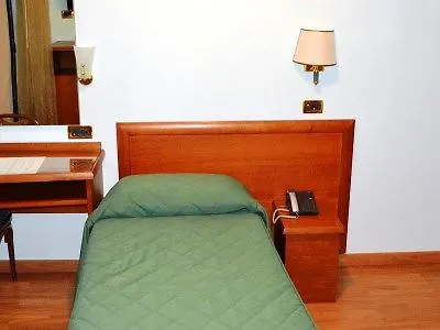 מלון Canadian 3*
